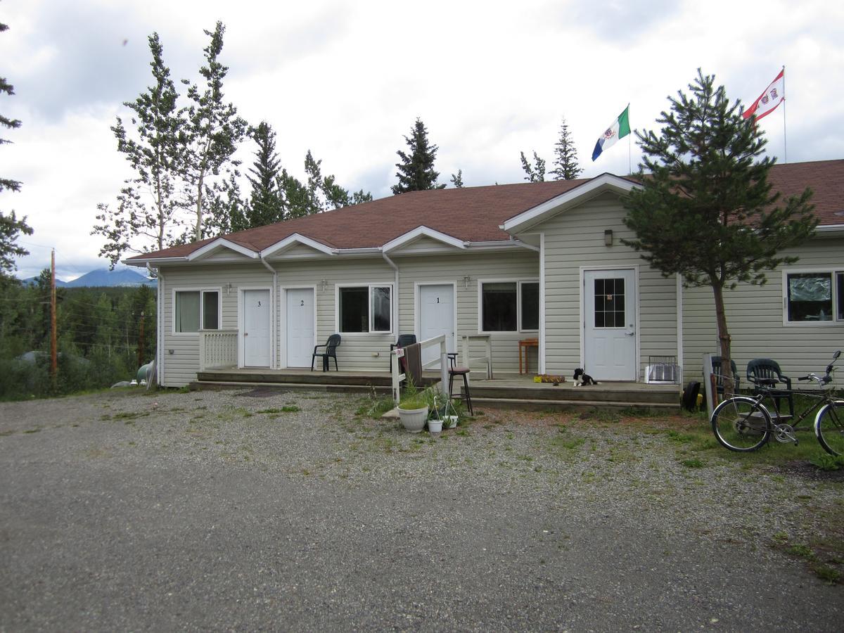 Johnson'S Crossing Lodge Johnsons Crossing Exterior foto